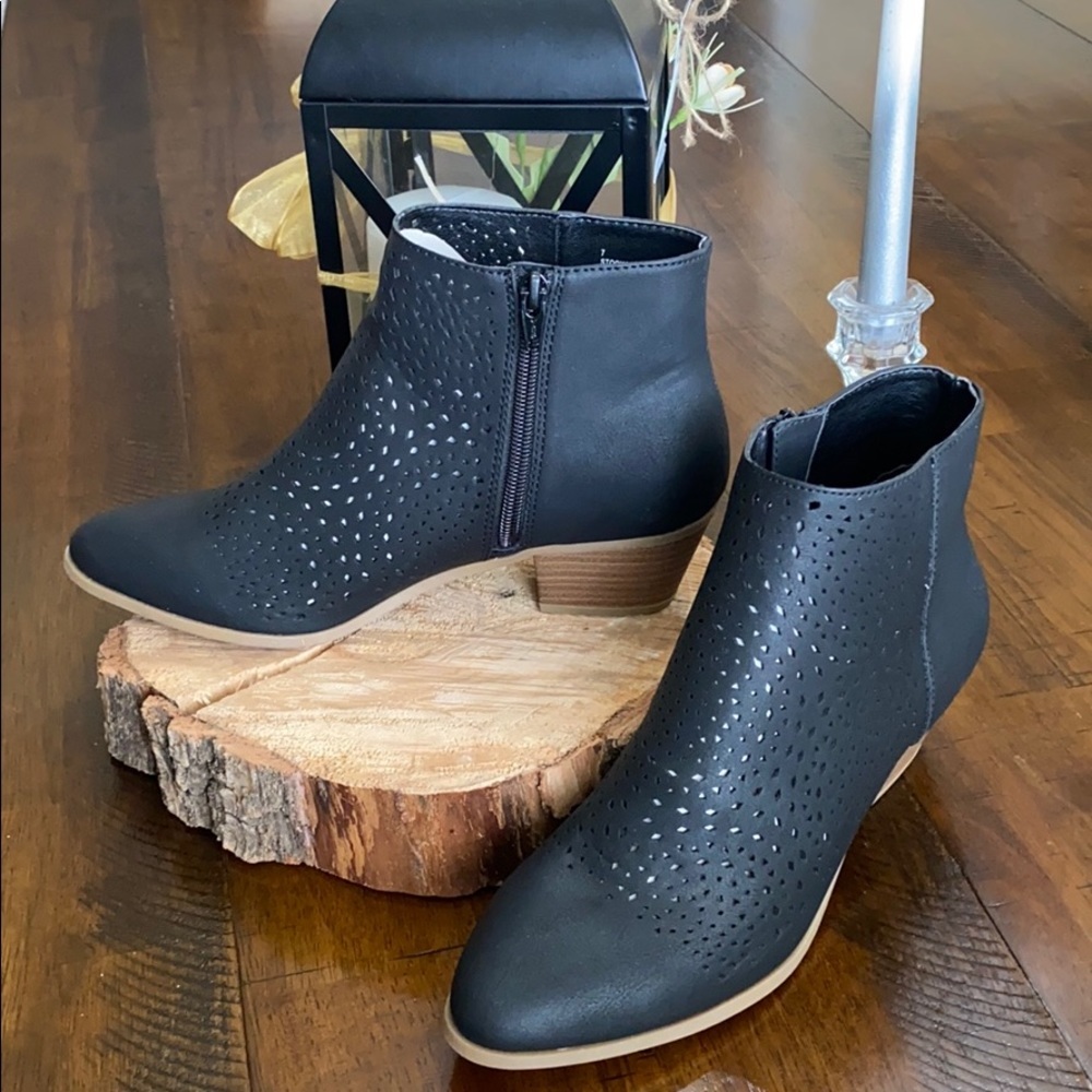 Cato Booties - Picture 4 of 7